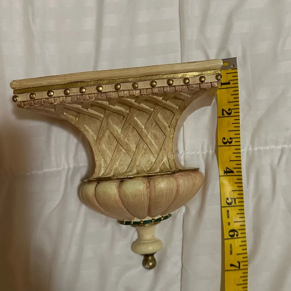 Mini decorative shelf